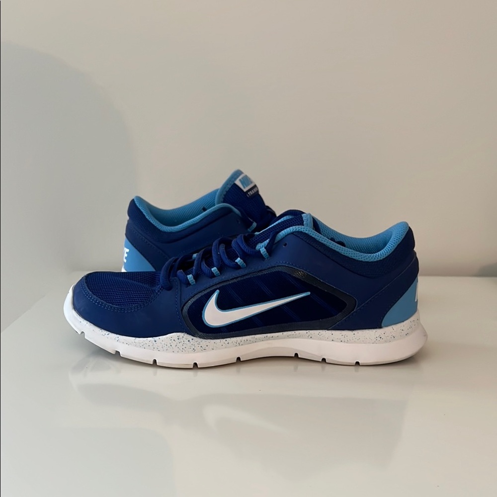 Women’s 8.5 Nike Flex Trainer Blue/White